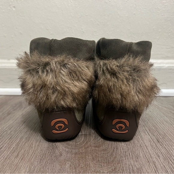 Manitobah Waterproof Keewatin Mukluk boot in suede with rabbit fur trim Size 9 - Picture 4 of 7